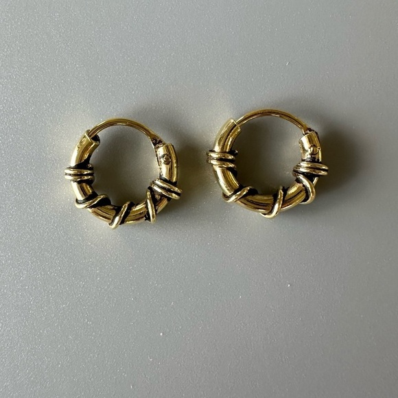 14k Gold Vermeil Bali Huggie Earrings - Picture 6 of 9